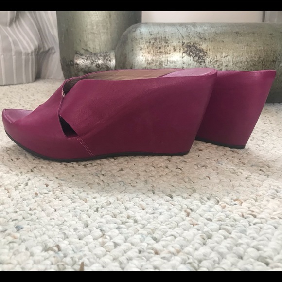 Attilio Giusti Leombruni Pink Leather Slides - Picture 1 of 6